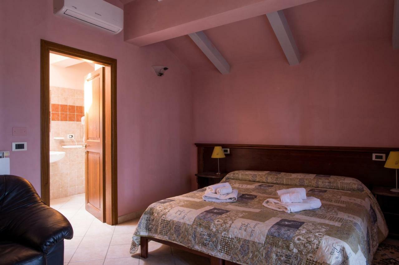 Hostal Borgo Nuovo San Martino Ambra Exterior foto